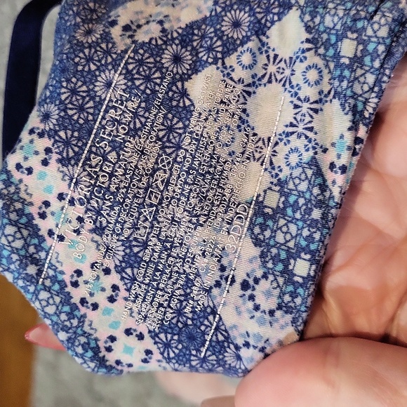 Victoria's Secret Bra - Picture 7 of 7